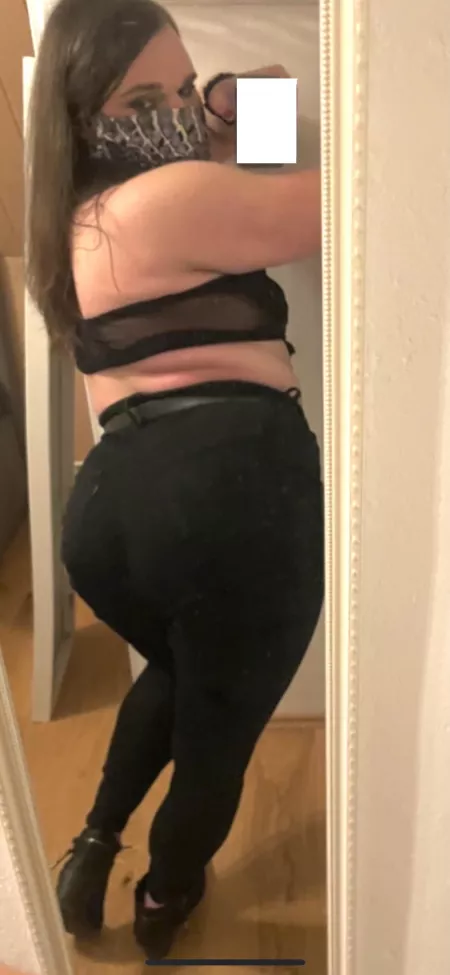 do you think i was born to serve real men and their big cocks?😳 kik:Leamango167 by LeaMango