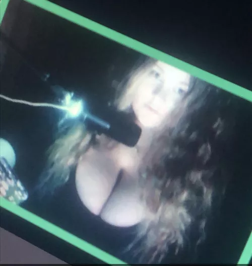 Do you think i would do good as a twitch streamer? 🙈 by TastyAd3404