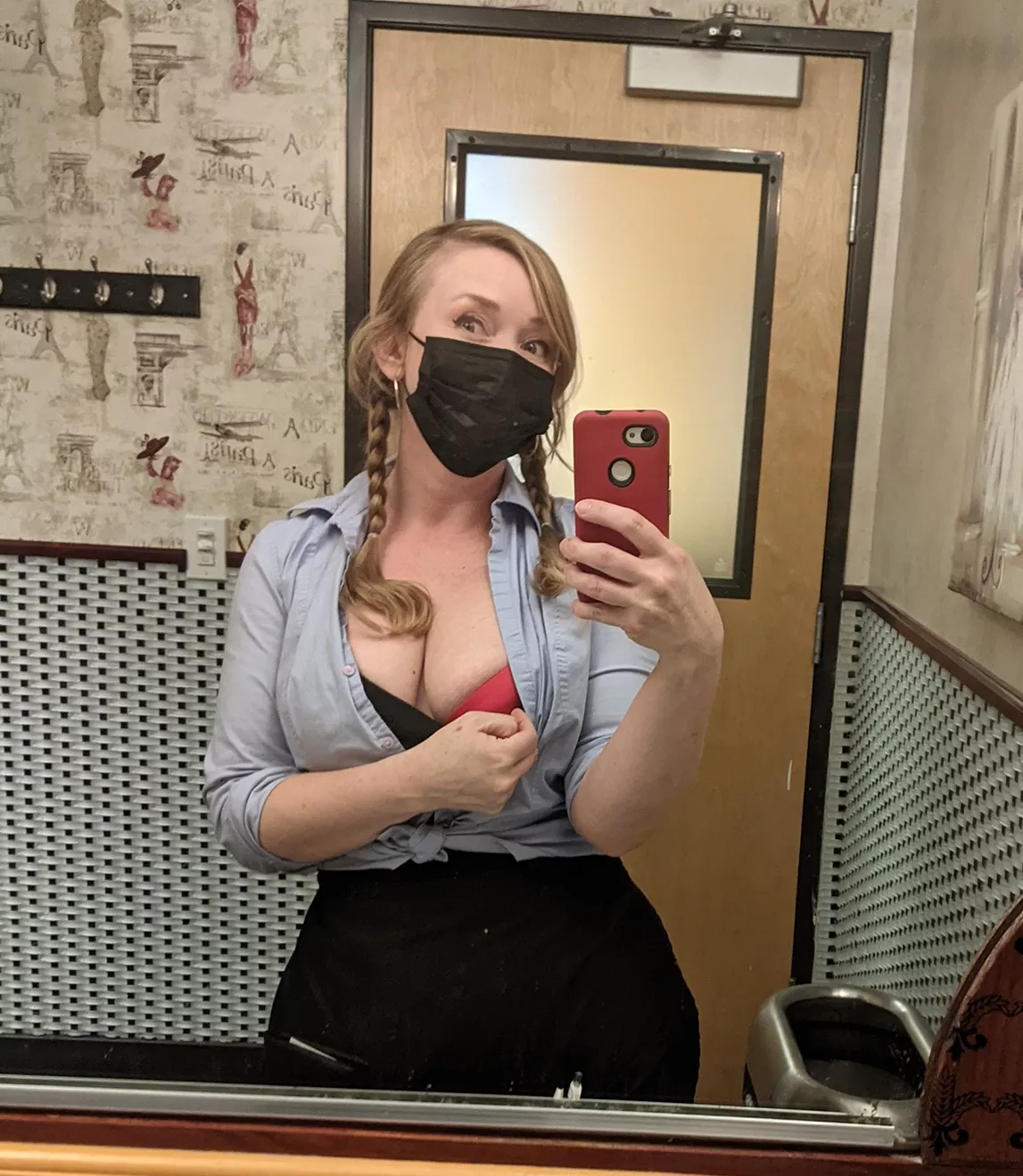 Do you think I'd get bigger tips of I flashed my bra? 😆 posted by Crystal_Sunshine_