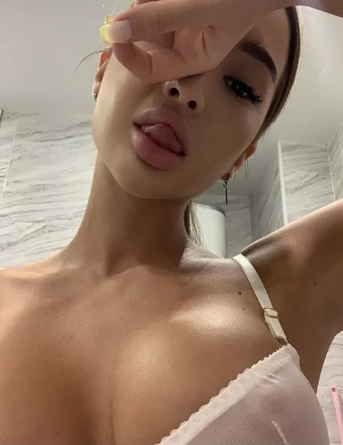 do You think Im cute ?🐱 by karishamr