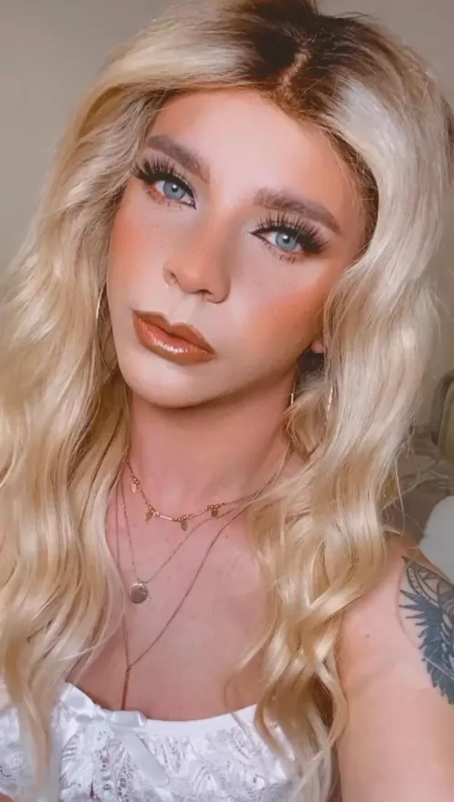 Do you think i'm... cute? 🥺 by Svannahisheretosin