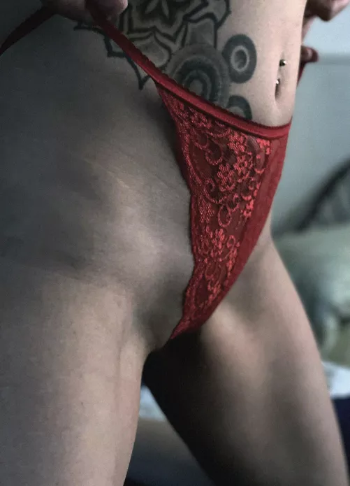 Do you think red looks good on me? by BlueVelvetValerie