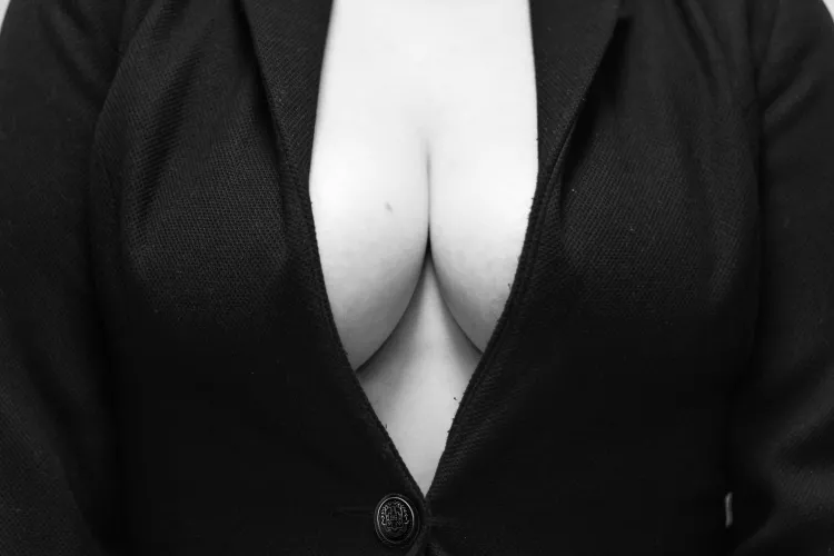 Do you think the button will hold? by Dutch_virgin_2021