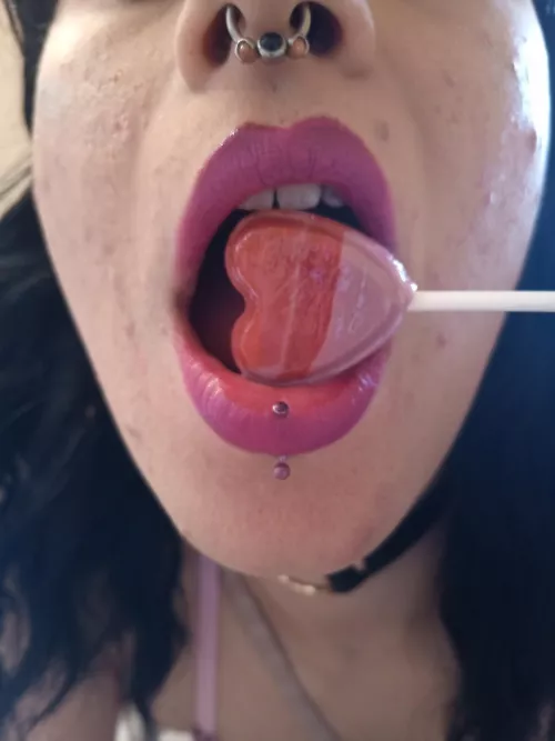 Do you think the lolli and the lips match well? by lucascuntman666