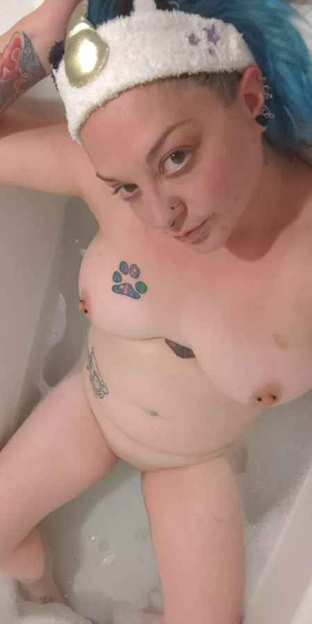 Do you think there's room for one more in here? Come join me...(34/f) by coluraturachicky