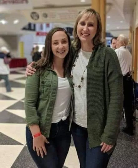 Do you think they look alike? posted by ganggang89882