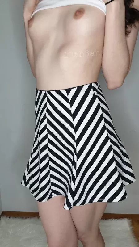 Do you think this skirt fits me? by l3th3an