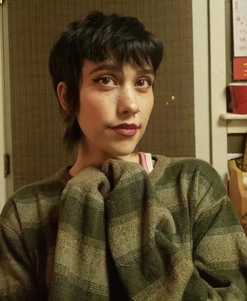 Do you wanna cover this precious face in cum? 0:-) by beadlet