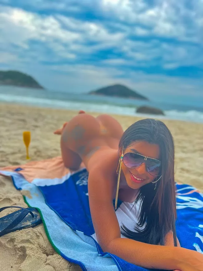 Do you wanna fuck me on this beach? [00:00] posted by victoria_hotwife