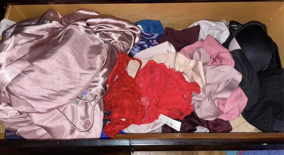 Do you wanna see what’s on my panty drawer? Help me pick out a pair. 💦👀 by afterhourswithlacey