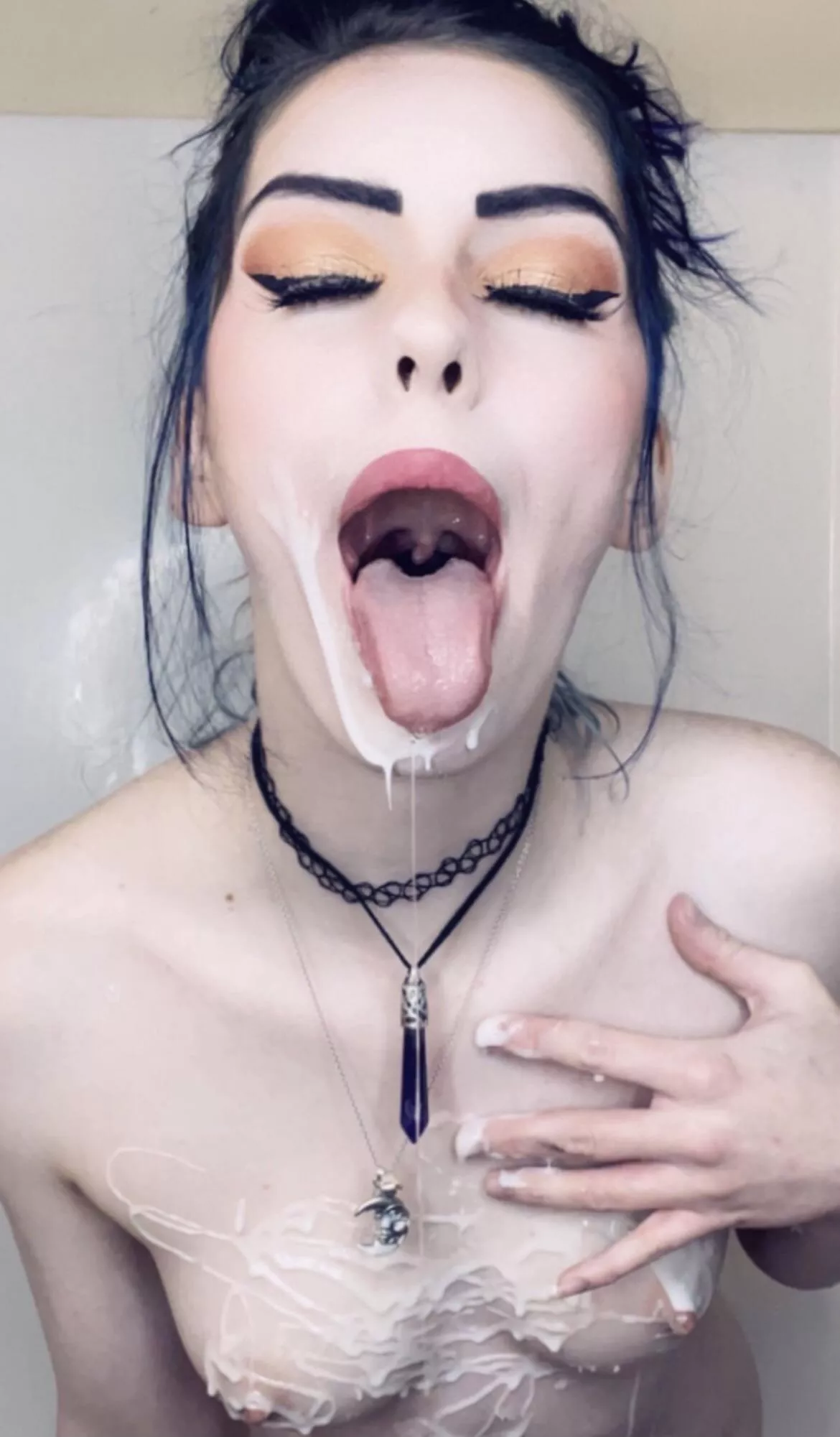 Do you wanna wash this frosting down with your cum? posted by dlpafterdark