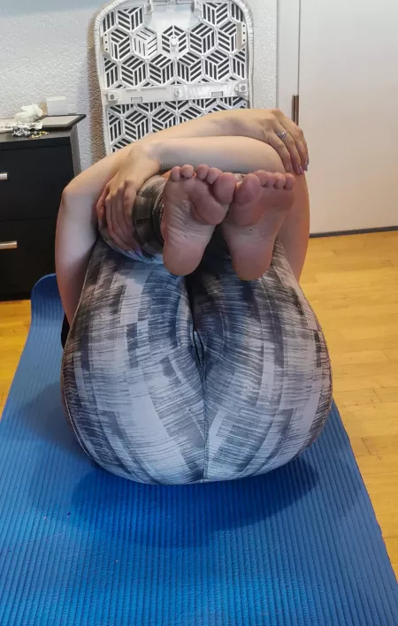 Do you want to help be stretch? by sweetpaleblondie