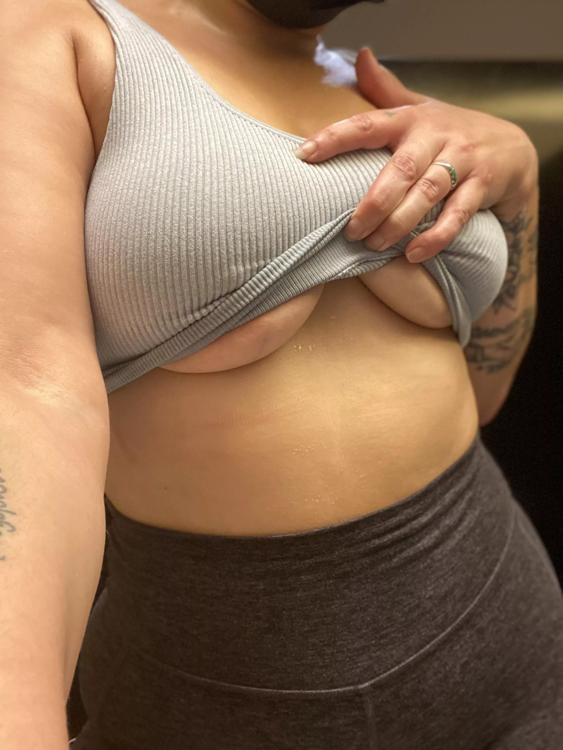 Do you want to lick the sweat from under my double d’s? posted by Yaelnextdoorvip