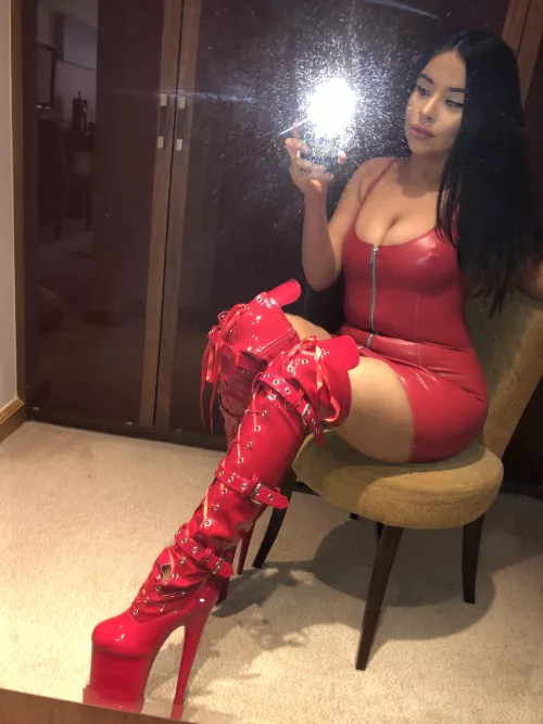 Do you want to sniff & lick My latex? by Queencandicex