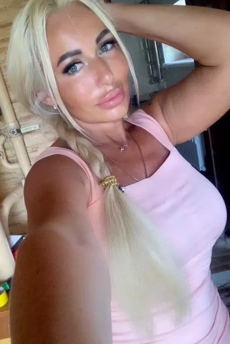 Do you want to touch your lips with your tongue ? by MarinahotmilfF