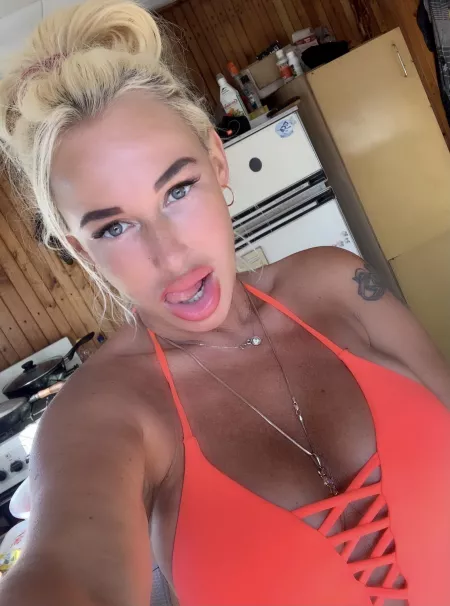 Do you want to try the sweet lips of a MILF ? by MarinahotmilfF