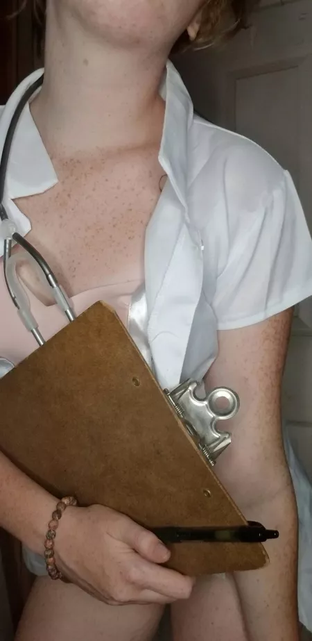 Doctor Iris will take care of you. ;) by iris_blossom