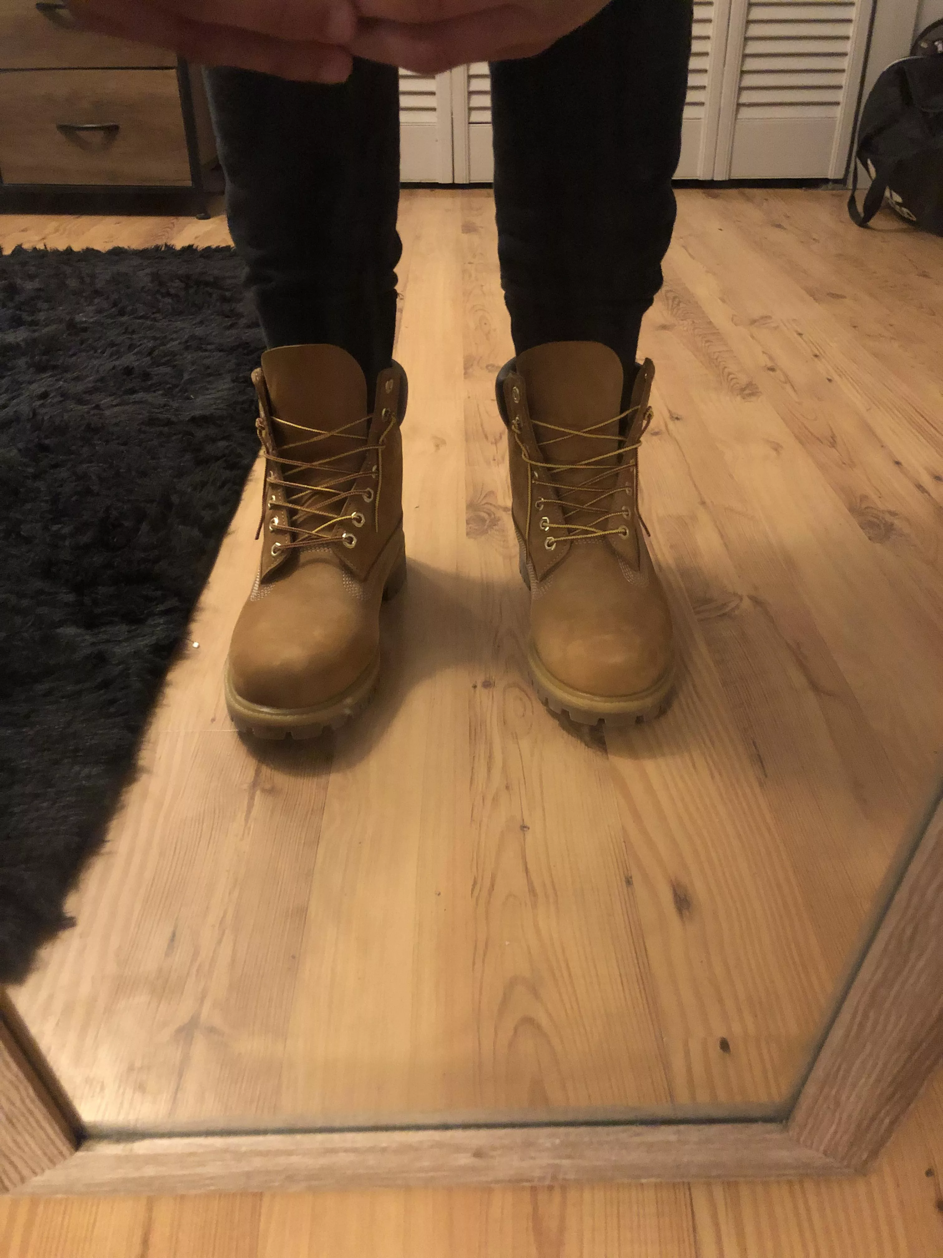Does any1 know why the tongue is leaning towards the left? These are brand new timbs posted by DietCookie