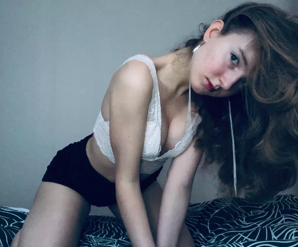 Does anyone have an idea what i should wear?😘 posted by prettyjuliamiller