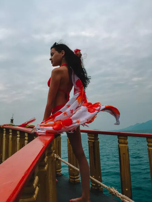 Does anyone here actually appreciate my body type? by sohowklo