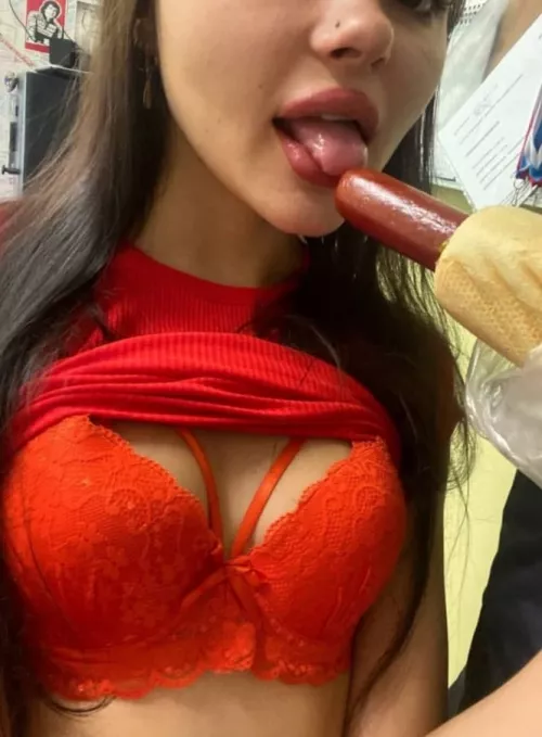 Does anyone in here actually like tiny tits by sohowklo