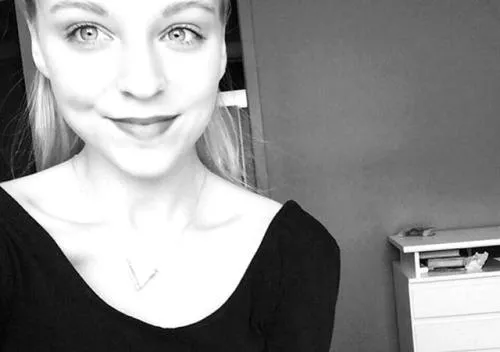 Does anyone know is she is still blogging? Becca, aka damageddancer, aka teenydancerb? If so please let me know where.... posted by jnlterrell