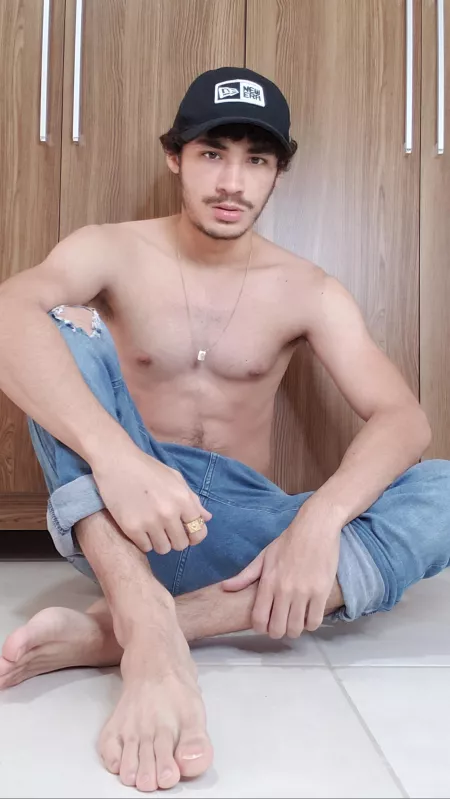 Does anyone knows this guy? by Regular-Afternoon-31