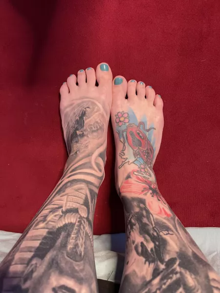 Does anyone like small tattooed feet? by Tempest_1982