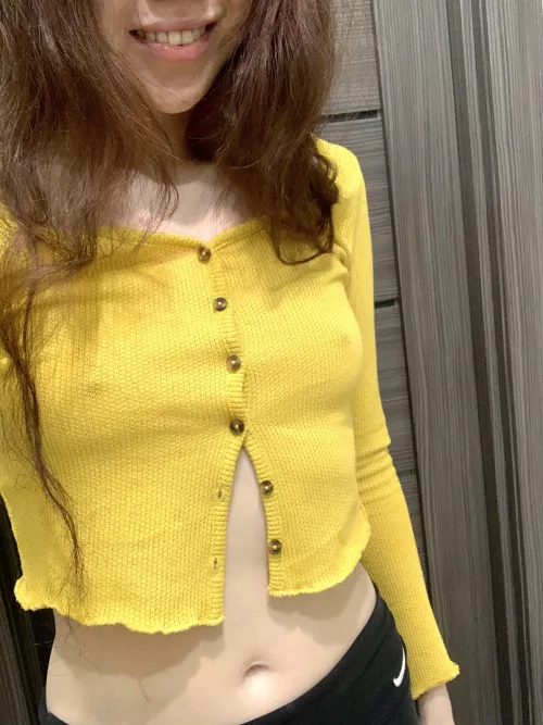 Does it look cute on me ? by oh_danix