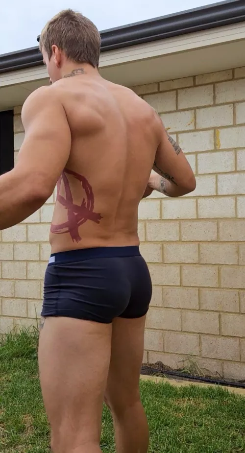 Does my bum look big in this? by alecnysten