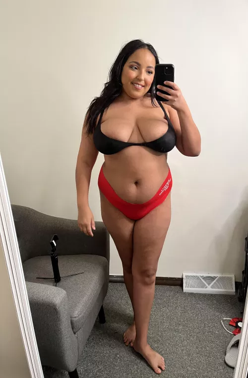 Does my chubby body turn you on? by leftistbitch25