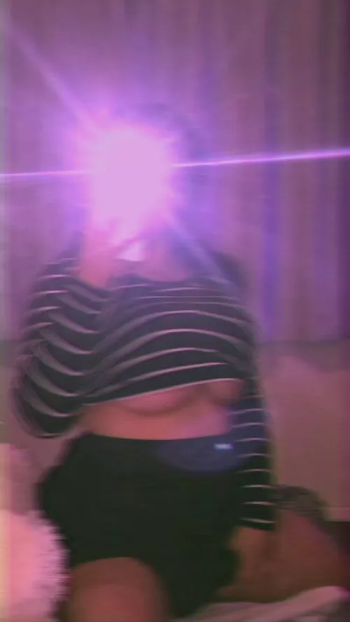 does my underboob make you hard? by mirror-mommy