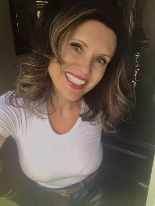 Does she belong? by thibauted