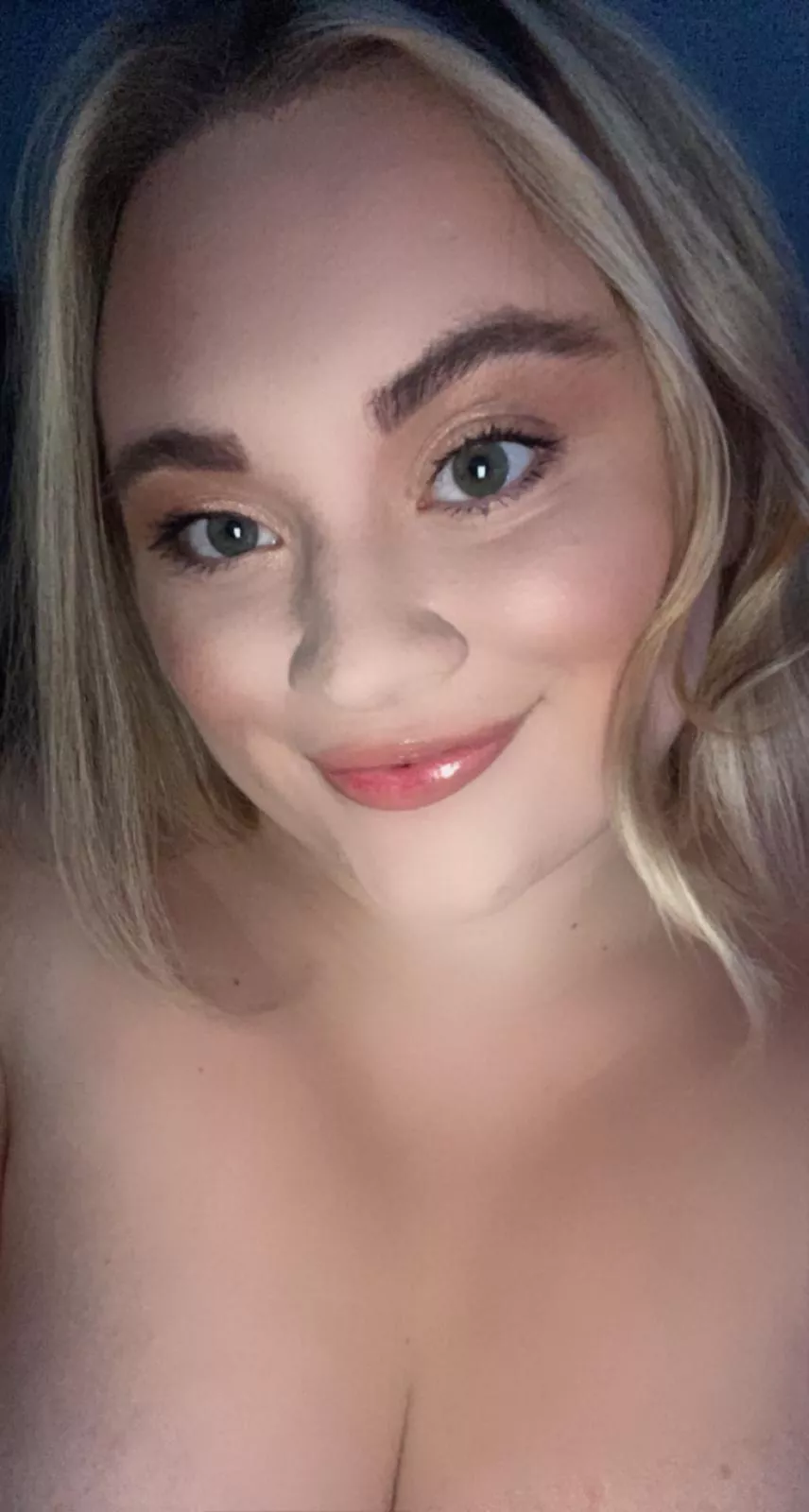 Does she look like she cheats I know she chats a lot to a guy best friend posted by reaperpoy