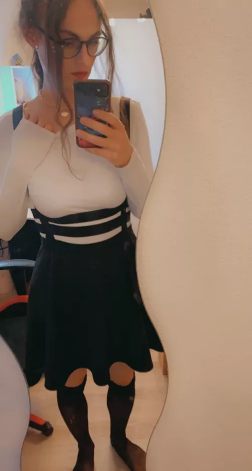 Does someone wanna go on a date with me?😇 by Andr3wguy