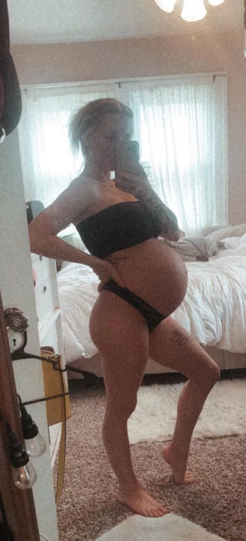 Does this belly make you hard? by Mommy_ashtyn