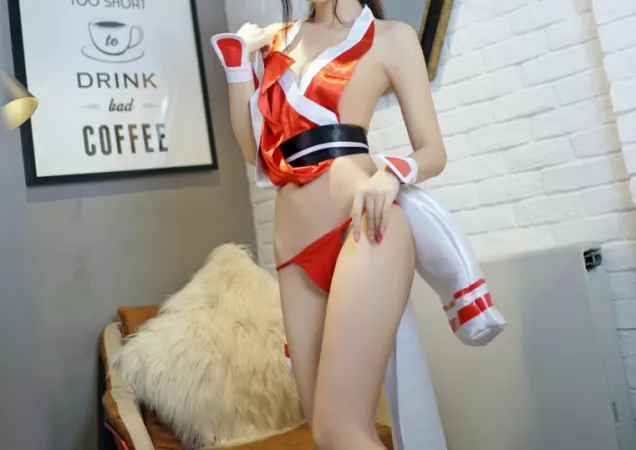 Does this cosplay look nice to me? by CelestineChan