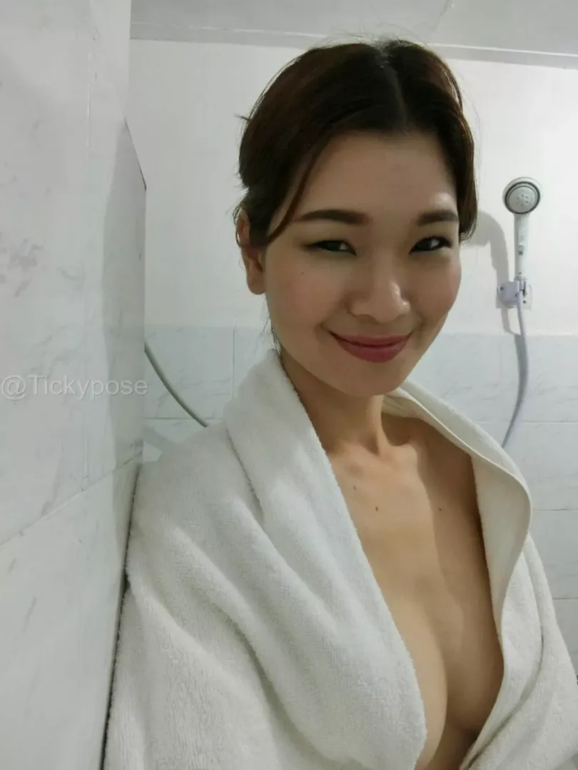 Does this count as a down blouse? 😊 posted by Tickypose