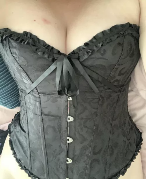 does this look good on me? by Jamie3395