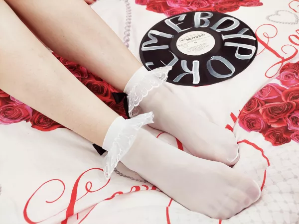 Does this white nylon socks look sexy to cum? by PokeMeBoy