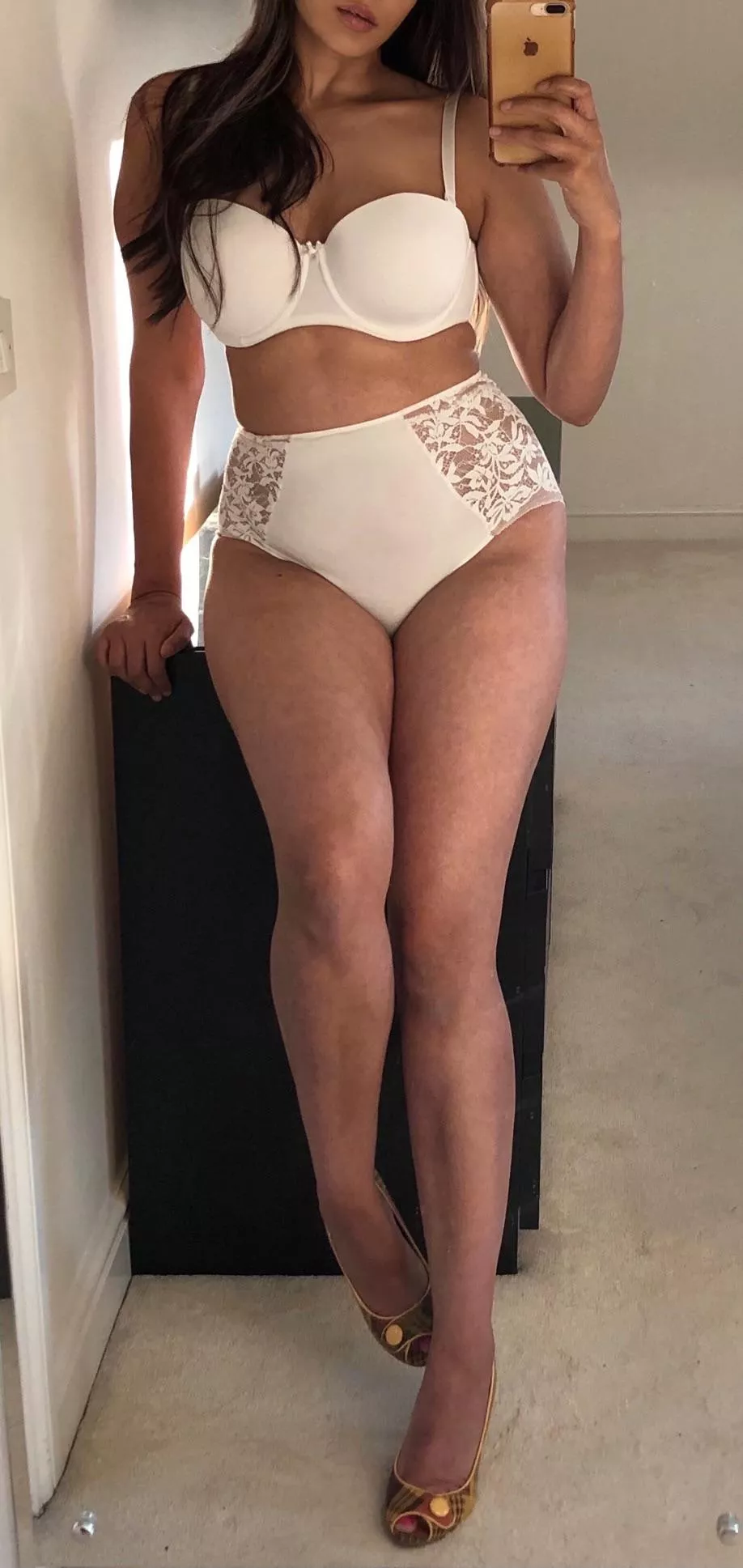 Does white underwear look good on my golden brown British Punjabi Indian skin? 💋 www.onlyfans.com/amberjohal posted by knightrider69x