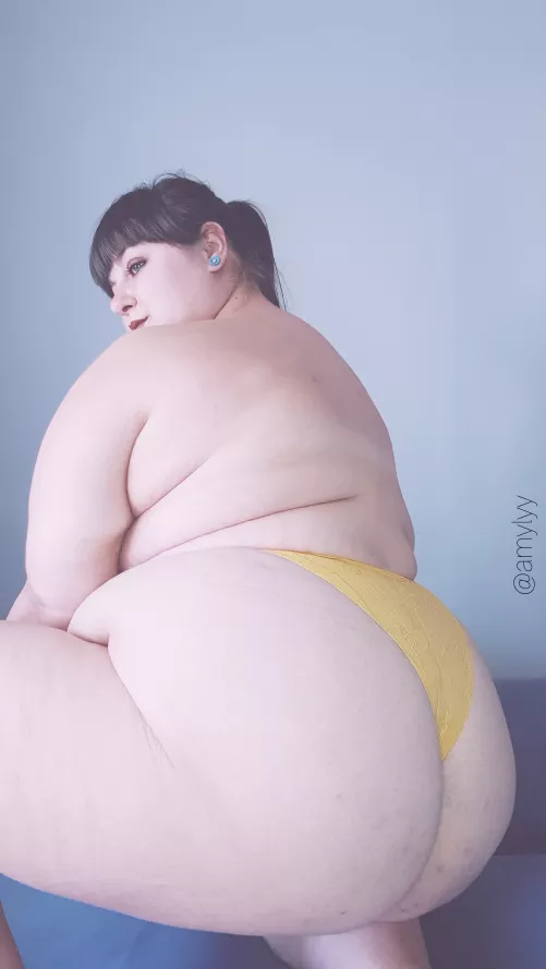 Does yellow look good on me ? by Amylyy