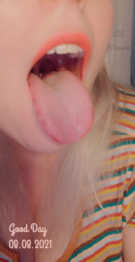 Doesn't it look lonely in there? Would you fill it up and make it feel better? by lil_stormi