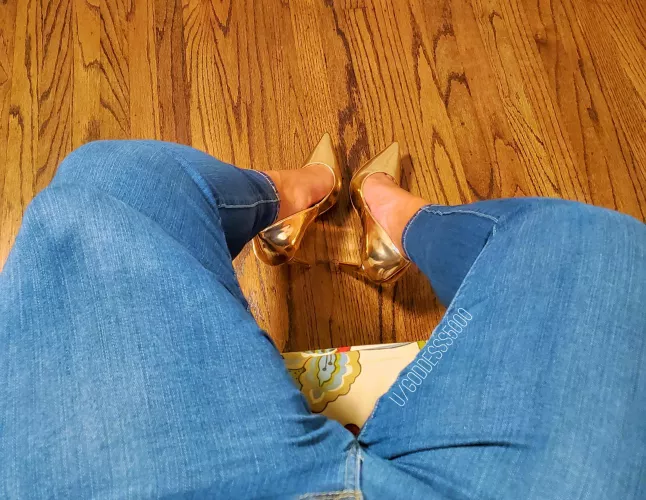 Doesn't seeing my 12 inch outline in my tight jeans make you drool? 😏 by Goddesss5000