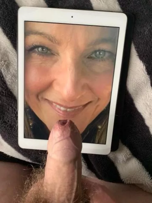 Doing cock tributes, older the better or the more the merrier. Kik: sharedimage by Workingforfun1