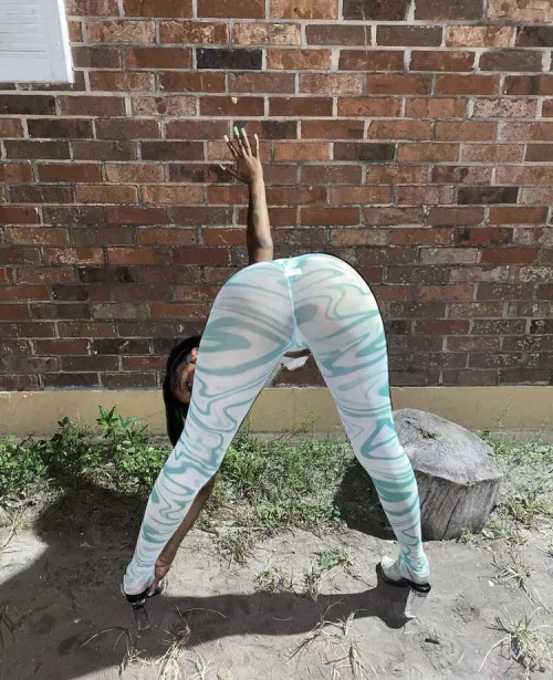 Doing meet ups and FaceTime also Dropboxs hit me up by mimibadazz20