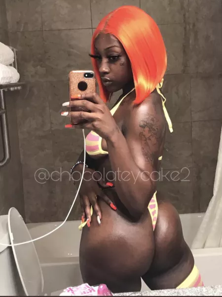 Doing meetups now baby dm me your age city and state by queenemmy223