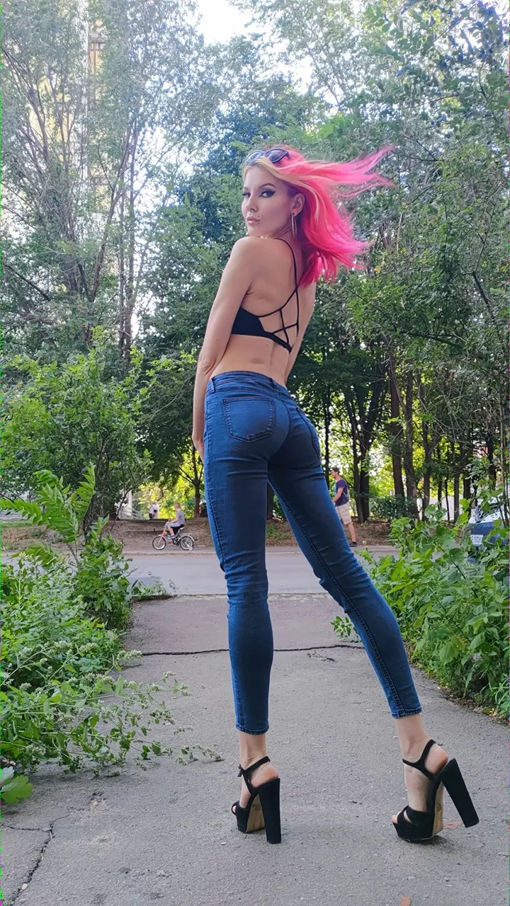 Doing my best to not get blown away by the wind posted by lidkabanditka