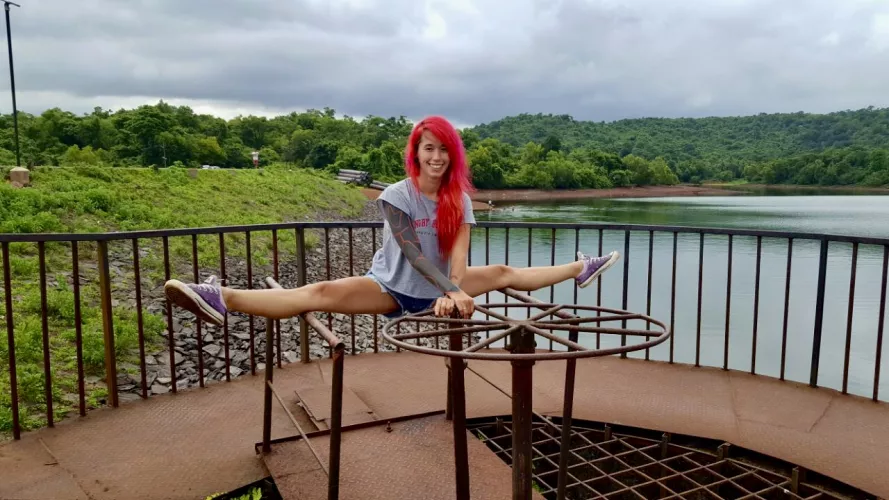 Doing splits in every possible place is my hobby by yummyneko