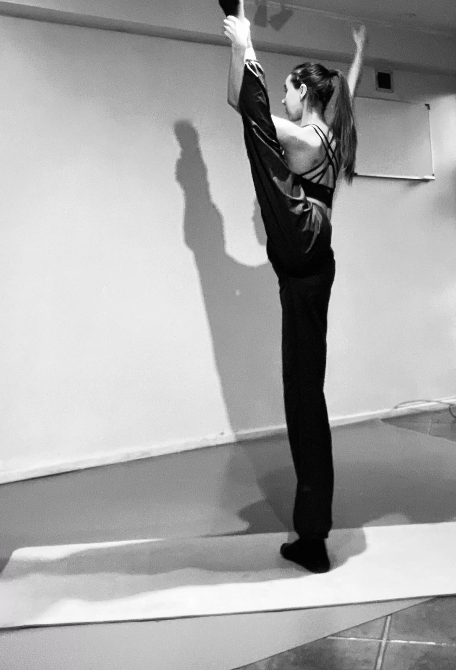 Doing stretching 🙆‍♀️ (f20) posted by consart